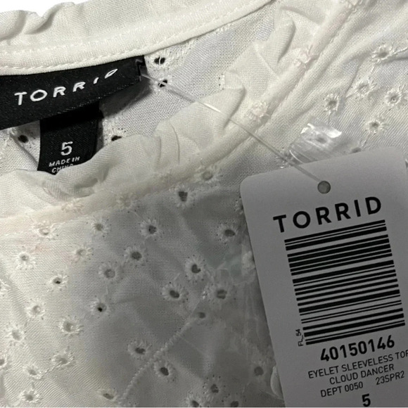 Torrid White Eyelet Top Plus Size 5 (28) Cloud Dancer Blouse Pintuck Whimsy Twee - Picture 2 of 4